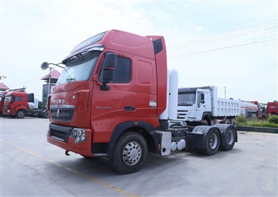 Použitý traktor Howo 6x4 Tractor Truck 10 kolies CNG LNG Tractor TRACTOR TRACTOR Kov zliatiny Construction CAR CATTLE TRACK